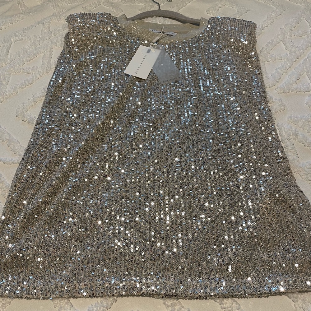 New with tags! Endless Rose sequin top.